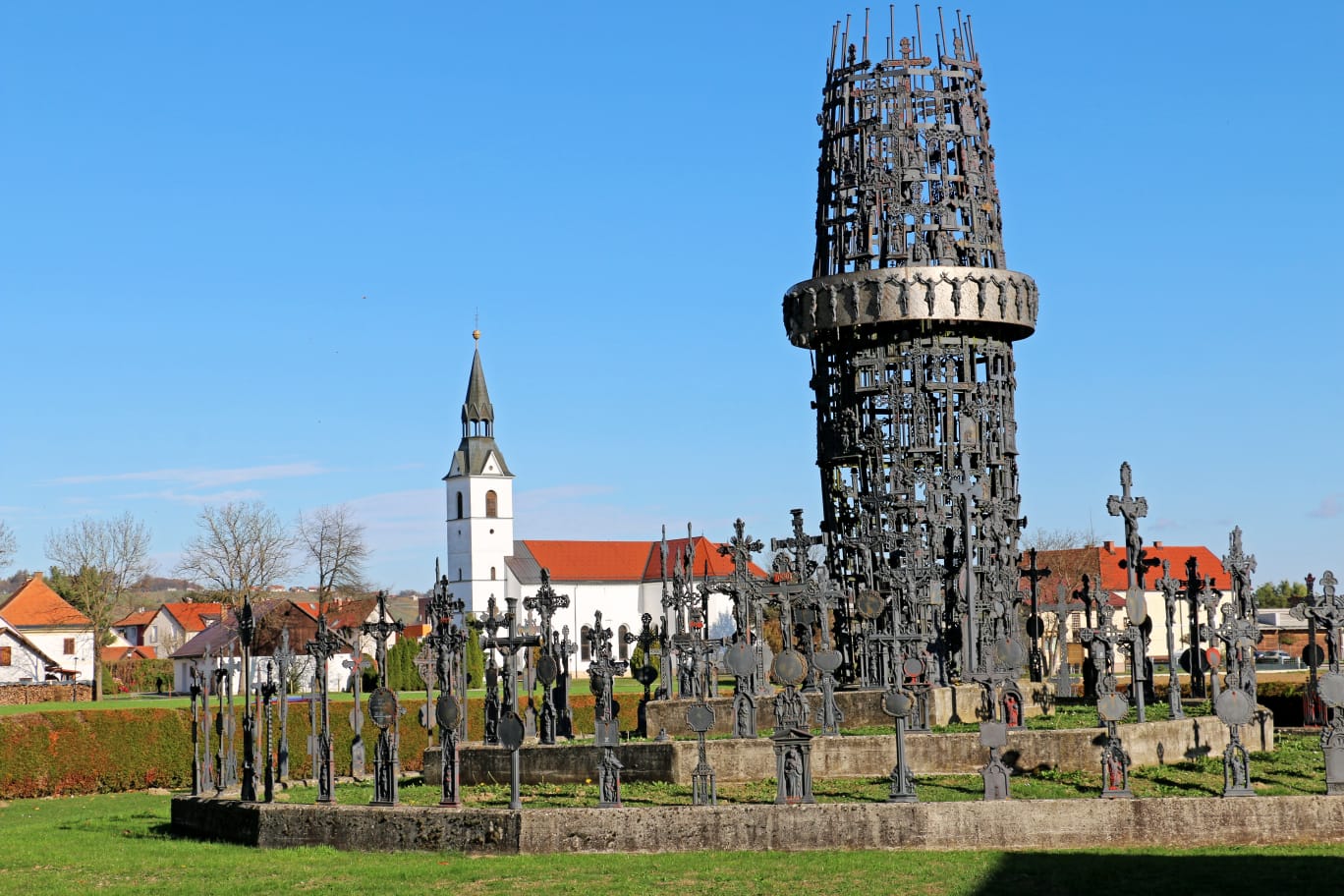 Skulptura -  zbirka križev