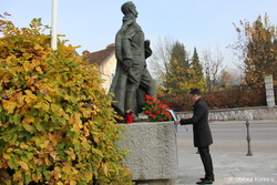 S polaganjem vencev smo se ob 1. novembru poklonili žrtvam vojn