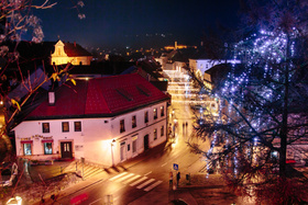 Kamnik so razsvetlili ognjeni ambienti, lampijoni in praznične lučke