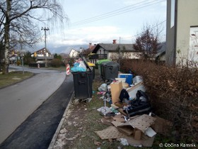 Odlaganje odpadkov ob zabojnike na ekoloških otokih je kaznivo