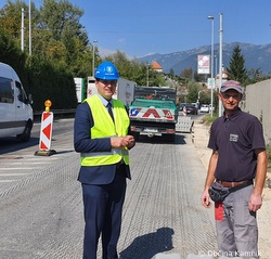 Z rekonstrukcijo cestišč in gradnjo novih cest do boljše pretočnosti prometa v občini in nižjih stroškov vzdrževanja