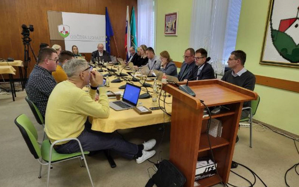 Svetniki v prvem branju sprejeli proračun, težak več kot 17 milijonov