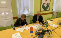 Podpis pogodbe za izgradnjo 1,2 kilometra kolesarskih povezav