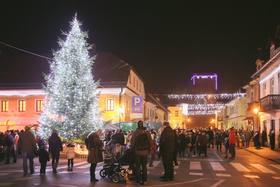 Objavljen javni poziv za sofinanciranje decembrskih prireditev v mestnem središču Kamnika