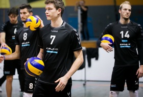 Prva zmaga Calcit Volleyja v pripravljalnem obdobju in tabor najmlajših odbojkarjev na Krku