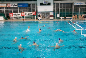 Na prvem derbiju državnega prvenstva Calcit Waterpolo za gol boljši od Kranjčanov