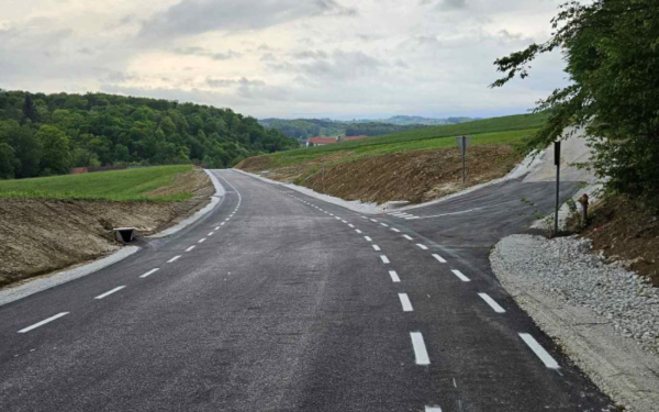 Sanirana cestna odseka iz Zamarkove čez Hrastovec in Sp. Partinje