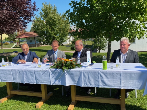 V prisotnosti ministra za okolje in prostor podpisani izvajalski pogodbi za gradnjo čistilne naprave Lenart v sklopu operacije Odvajanje in čiščenje odpadnih voda v Občini Lenart