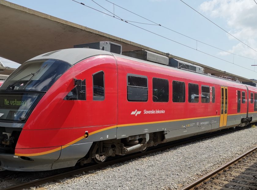 slovenske-zeleznice-vlak
