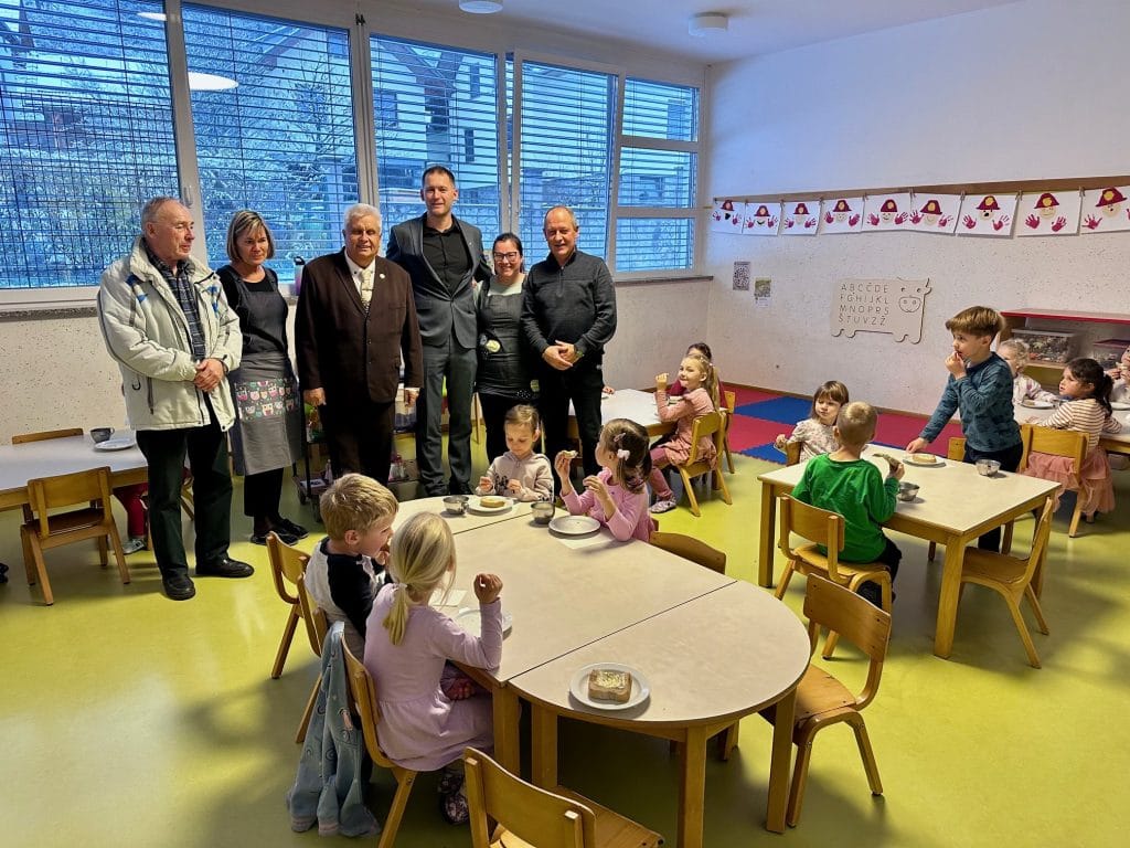 Župan in ostali na slovenskem zajtrku