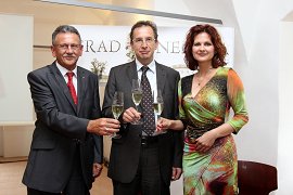 SPOROČILO ZA JAVNOST_Podpis pogodbe Grad Negova-13.06.2012-Anton Kampus_Ziga Turk_Norma Bale.jpg